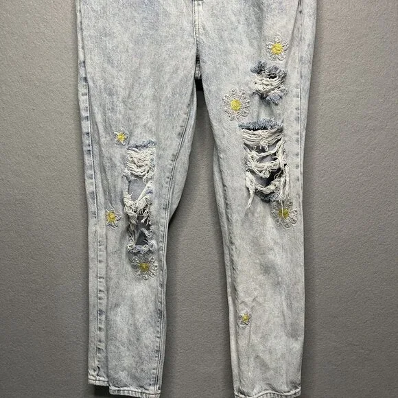 PacSun Womens 28 Mom Jeans Distressed Light Wash Daisy Embroidery - Picture 2 of 9